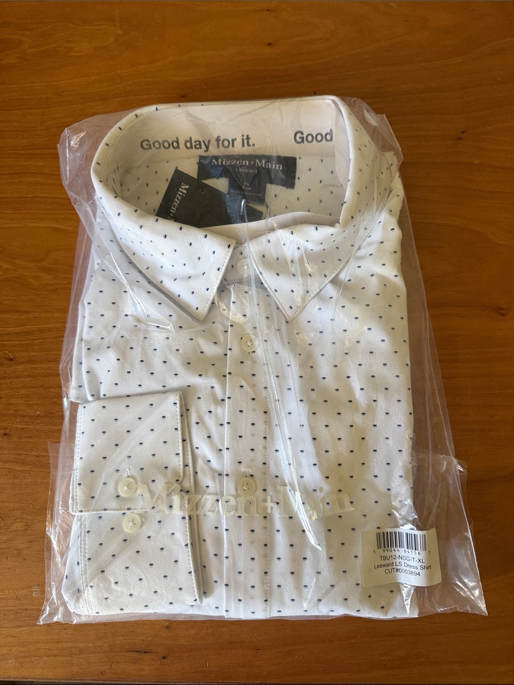 Mizzen+Main “Leeward” White Dress Shirt with Navy Dot Pattern